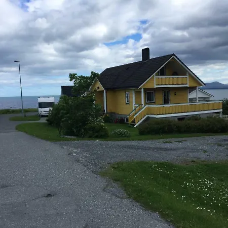 Lejlighed Leilighet Pa Close To Alesund Alnes